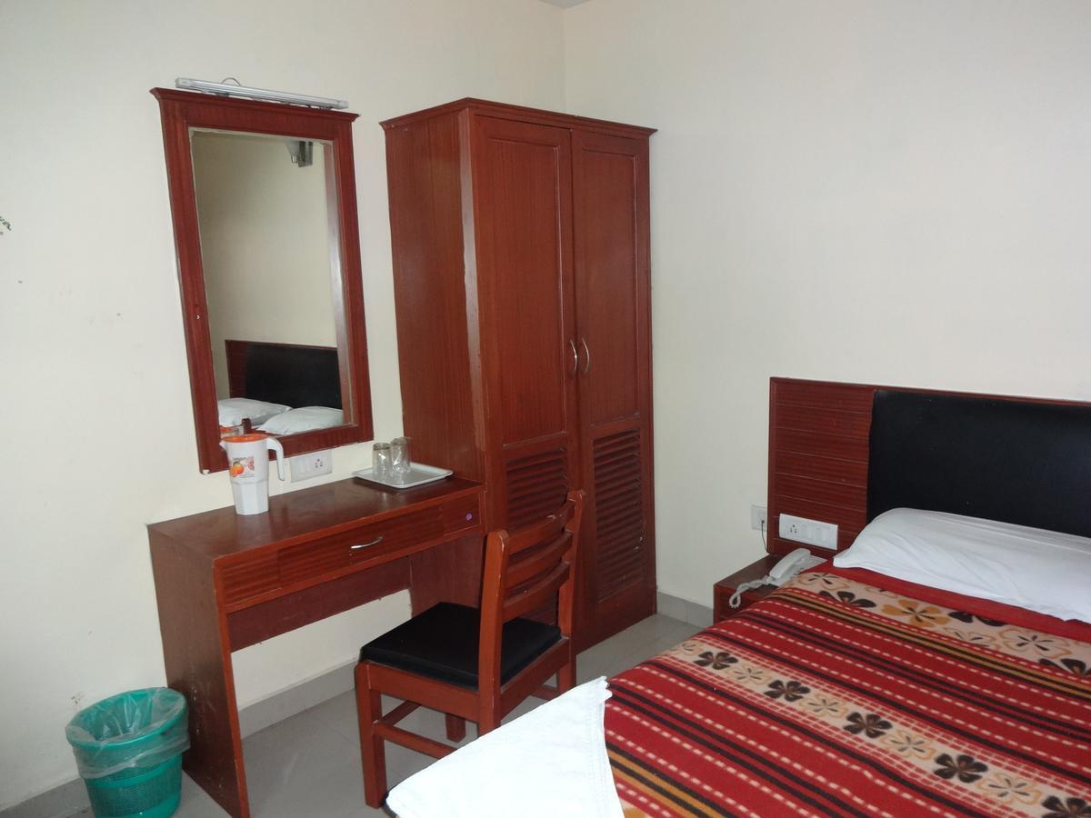Hotel Sea Shell Park Chennai Exterior foto